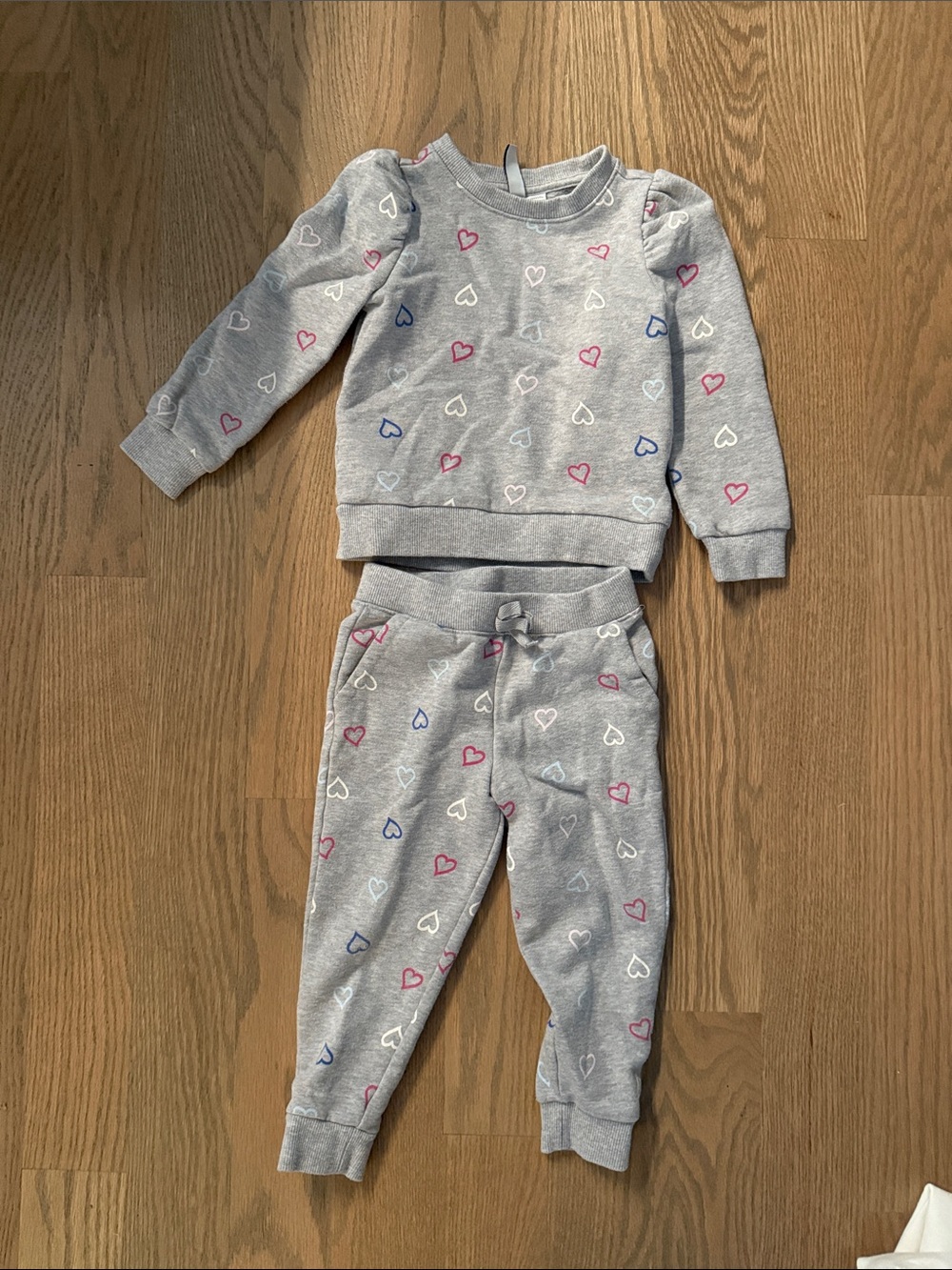Janie & Jack Grey Heart Print Kids Sweatshirt & Joggers Set - 3T